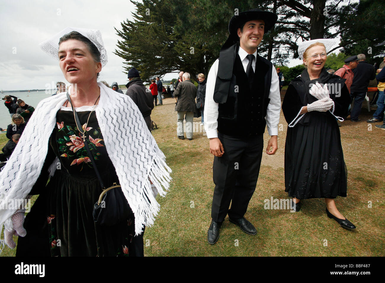 Ropa tradicional bretona, la música y la danza, festival folclórico,  Morbihan, Francia Fotografía de stock - Alamy