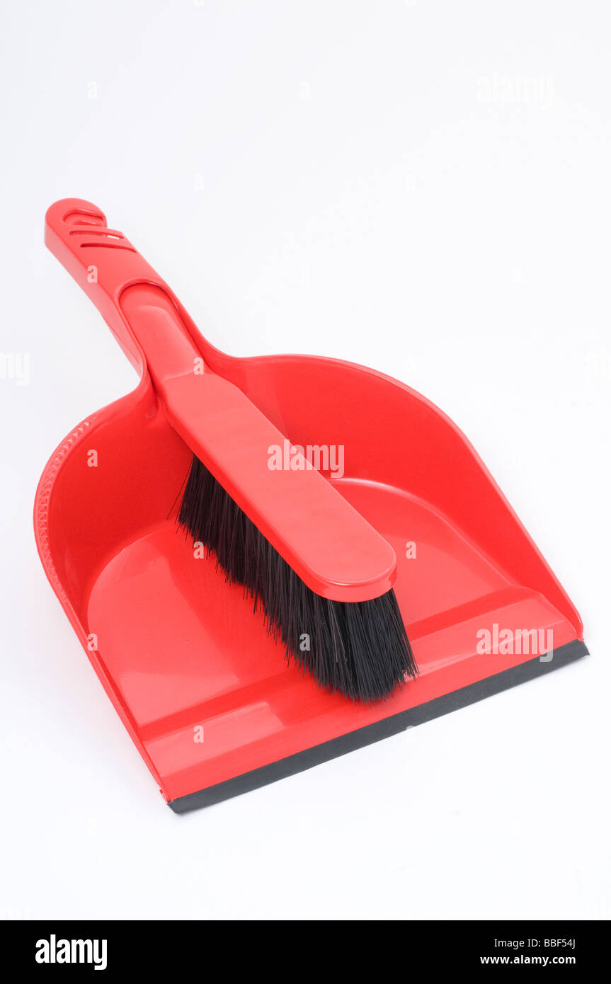 Un polvo rojo recogedor y cepillo Foto de stock