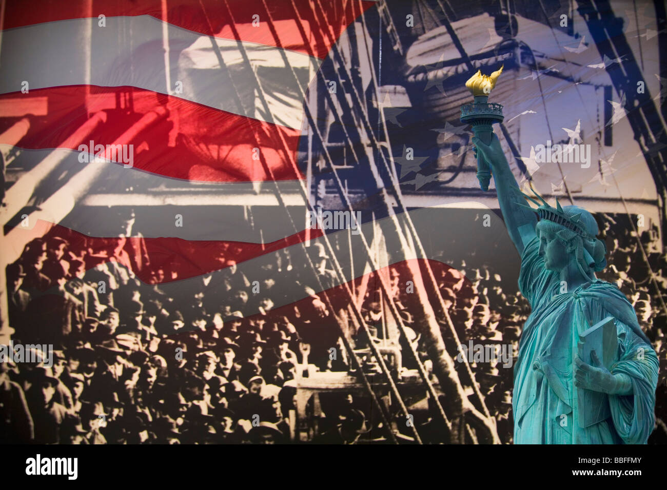 La estatua de la libertad a la Señora Libertad compuesta de inmigrantes inmigración acoge a los inmigrantes desde Europa hasta el Puerto de Nueva York Harbor NY Foto de stock