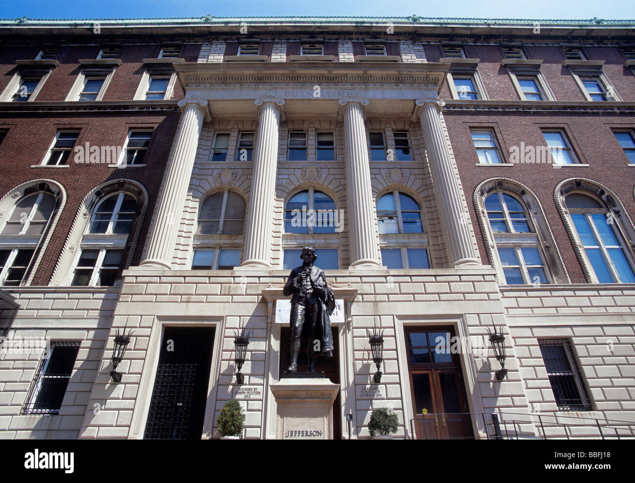 Universidad de Columbia, Nueva York. Edificio de la Escuela de Periodismo de Columbia en el campus. Morningside Heights, Amsterdam Avenue. Foto de stock