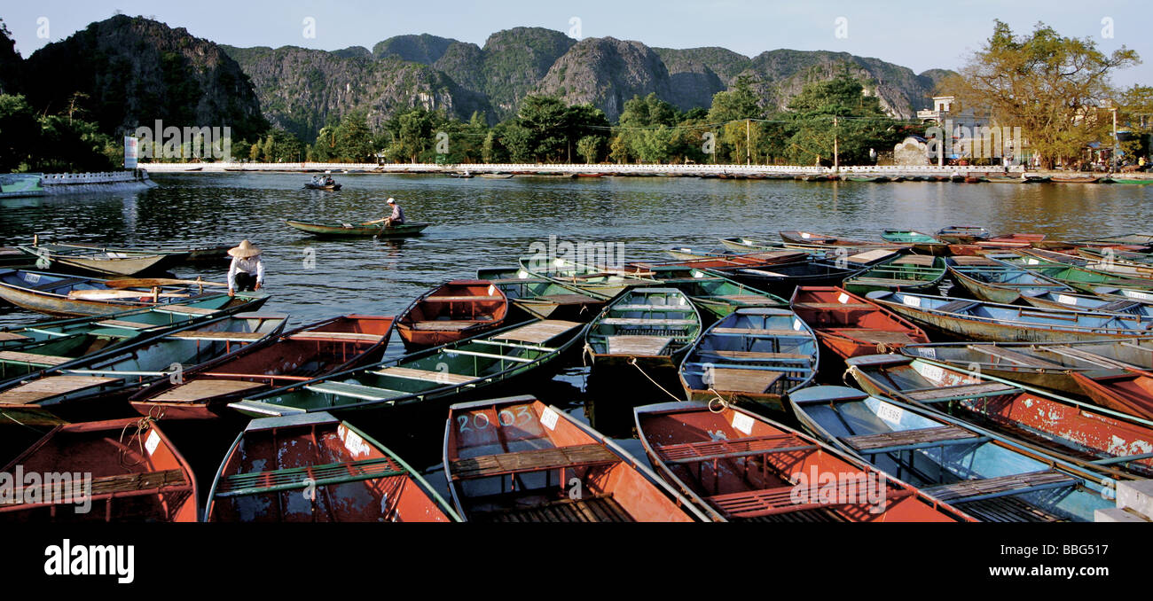 Barcos en Tam Coc Foto de stock