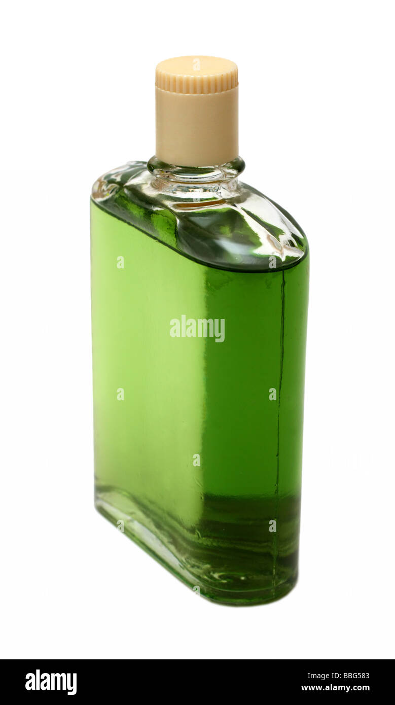 Antigua botella con colonia verde aislado en blanco Foto de stock