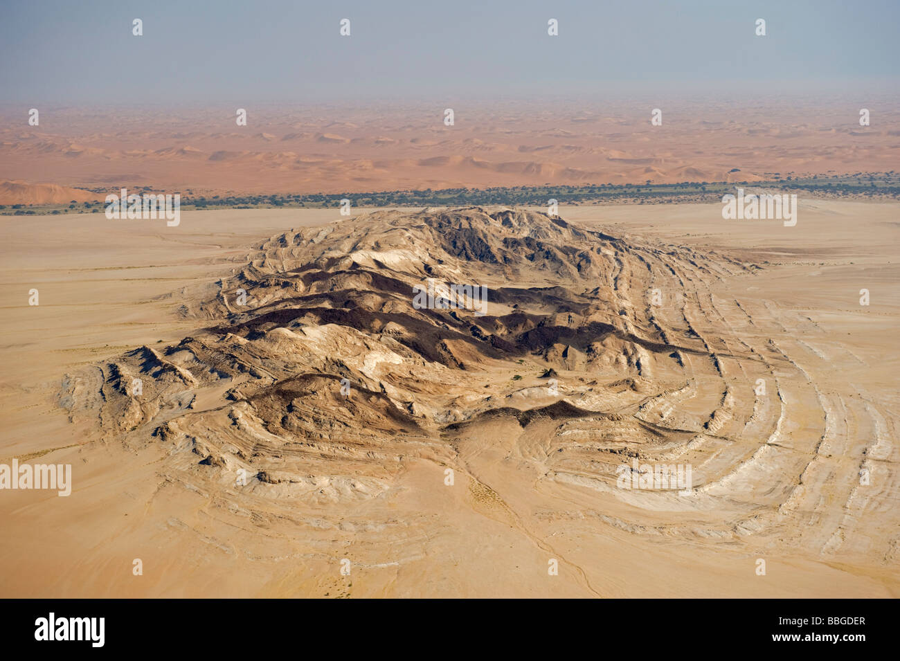 Los accidentes topográficos del desierto de piedra cerca de Swakopmund, fotografía aérea, Namibia, África Foto de stock