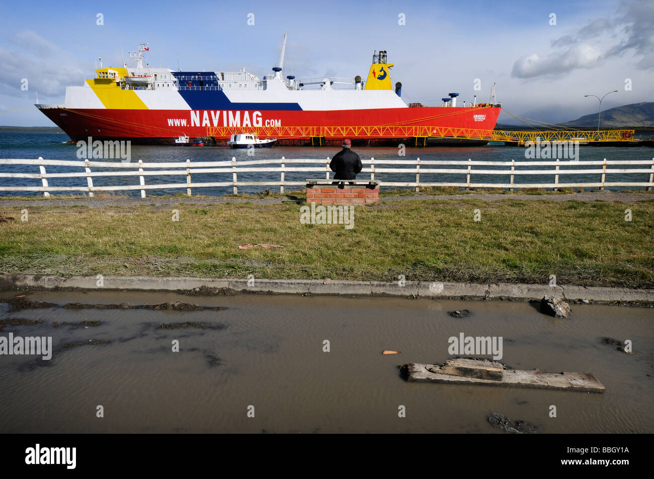 Navimag Ferry en Puerto Natales Fotografía de stock - Alamy