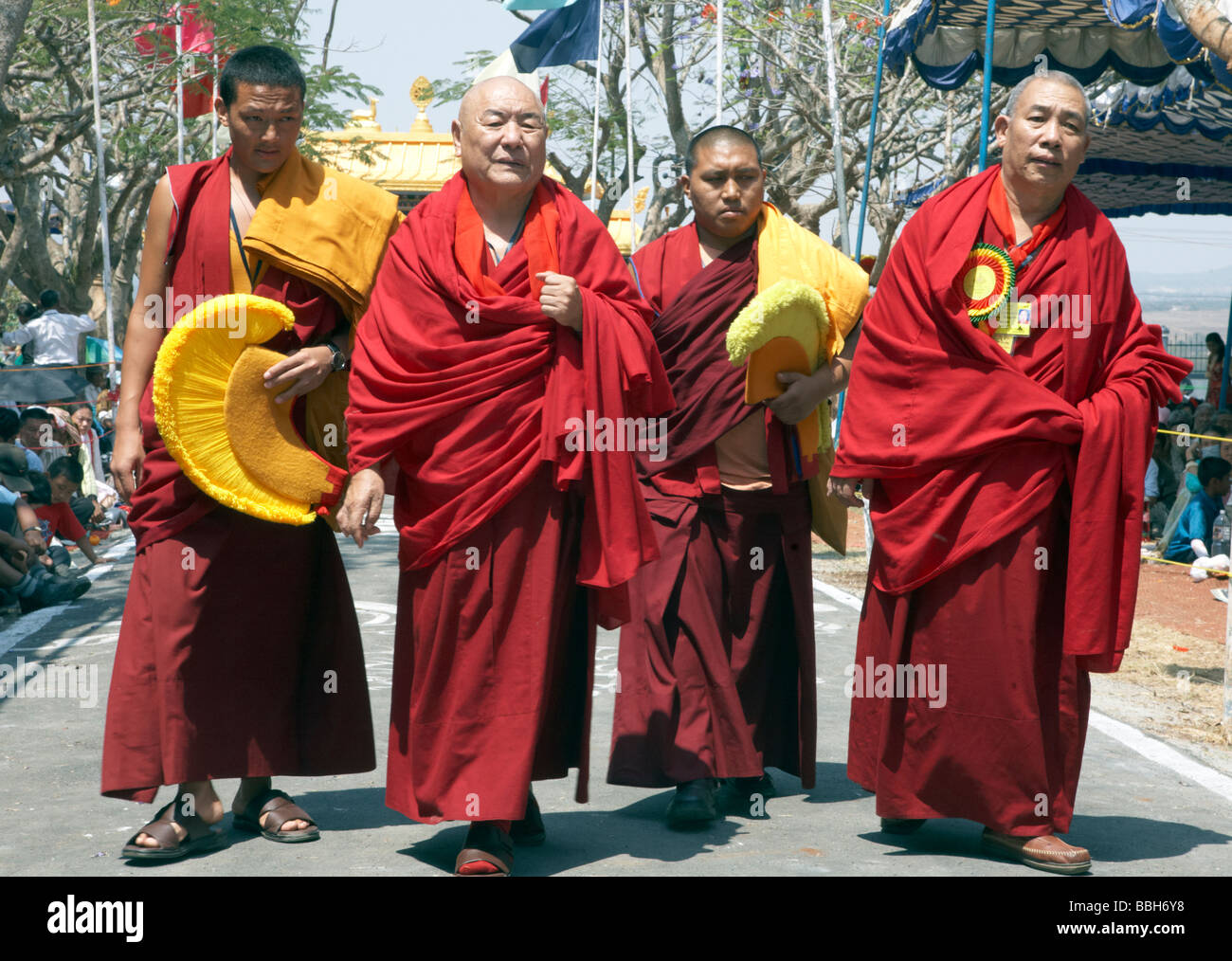 Los monjes budistas Bylakuppe Karnataka, India Foto de stock