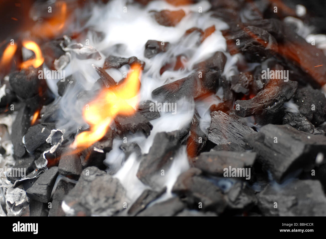 El carbón de leña, barbacoa Barbacoa Chimenea de carbón Foto de stock