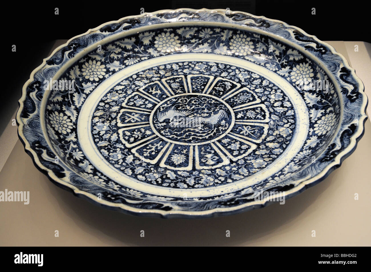 Dinastía Yuan de porcelana azul y blanco. Foto de stock