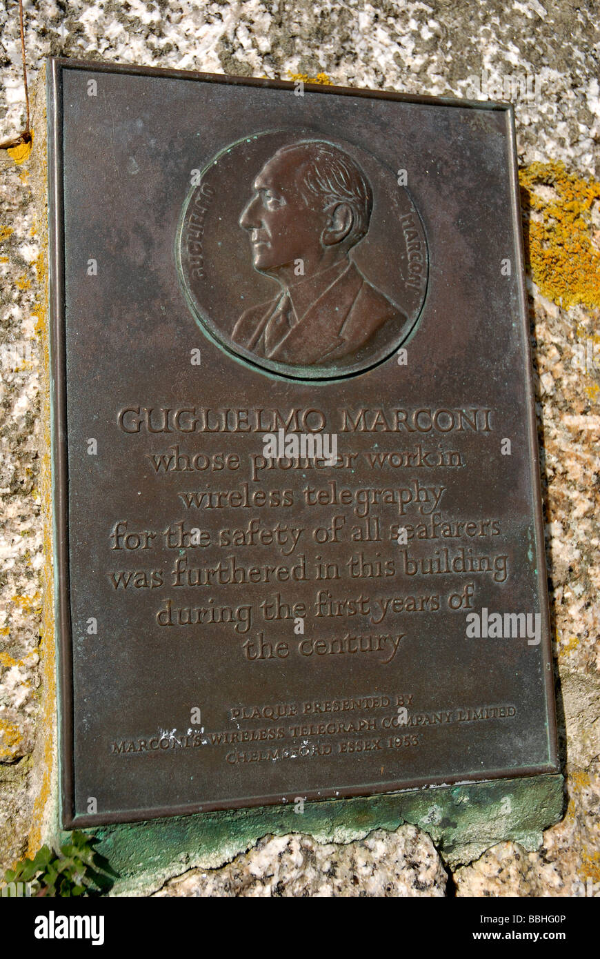 Placa conmemorativa a Guglielmo Marconi en 'Lloyd's estación de señales' 'El Lagarto' de Cornwall, Inglaterra, Reino Unido Foto de stock