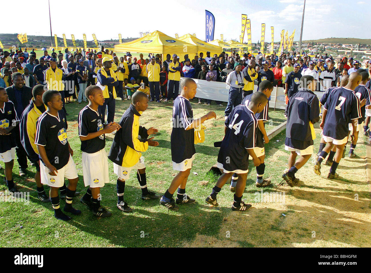 Finalistas Bophelo escuela privada en azul y la armonía High School en