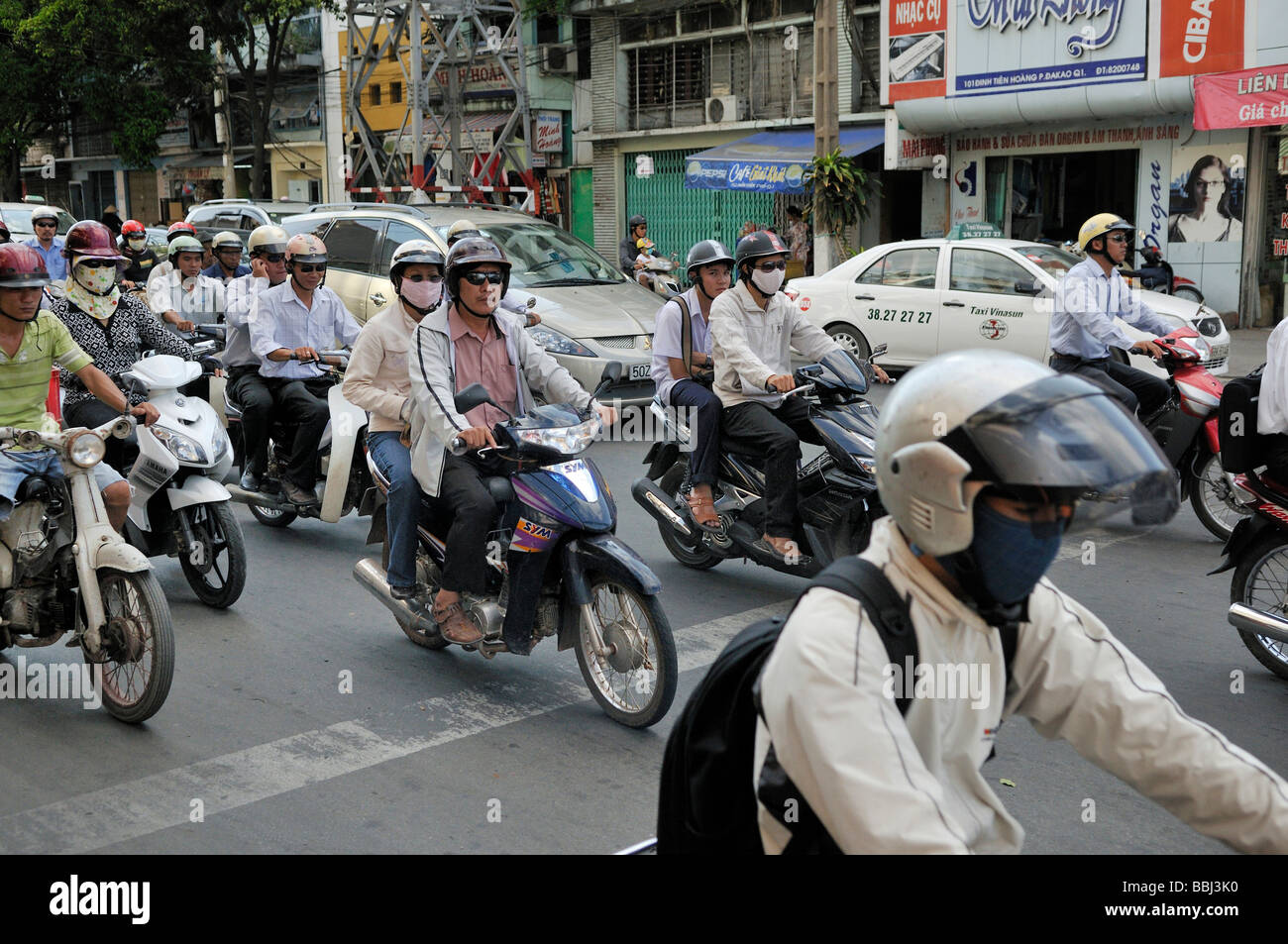 Motocicletas, ciclomotores en el caos del tráfico, el tráfico en la ciudad de Ho Chi Minh, Saigón, Vietnam, Sudeste de Asia Foto de stock