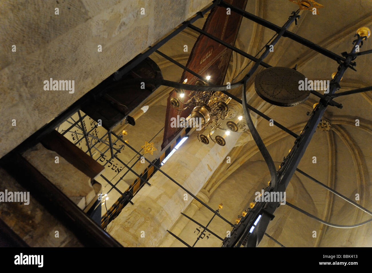 La vieja nueva sinagoga staronova synagoga) interior (Praga, República Checa Foto de stock