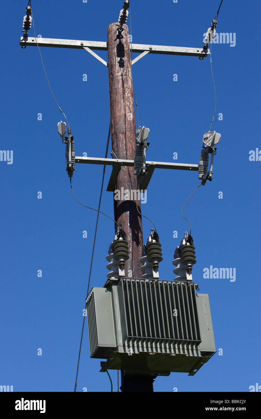 Transformador elevador de alto voltaje fotografías e imágenes de alta  resolución - Alamy