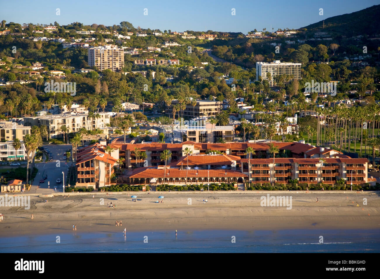 La Jolla Beach y el Club de Tenis La Jolla del Condado de San Diego, California Foto de stock