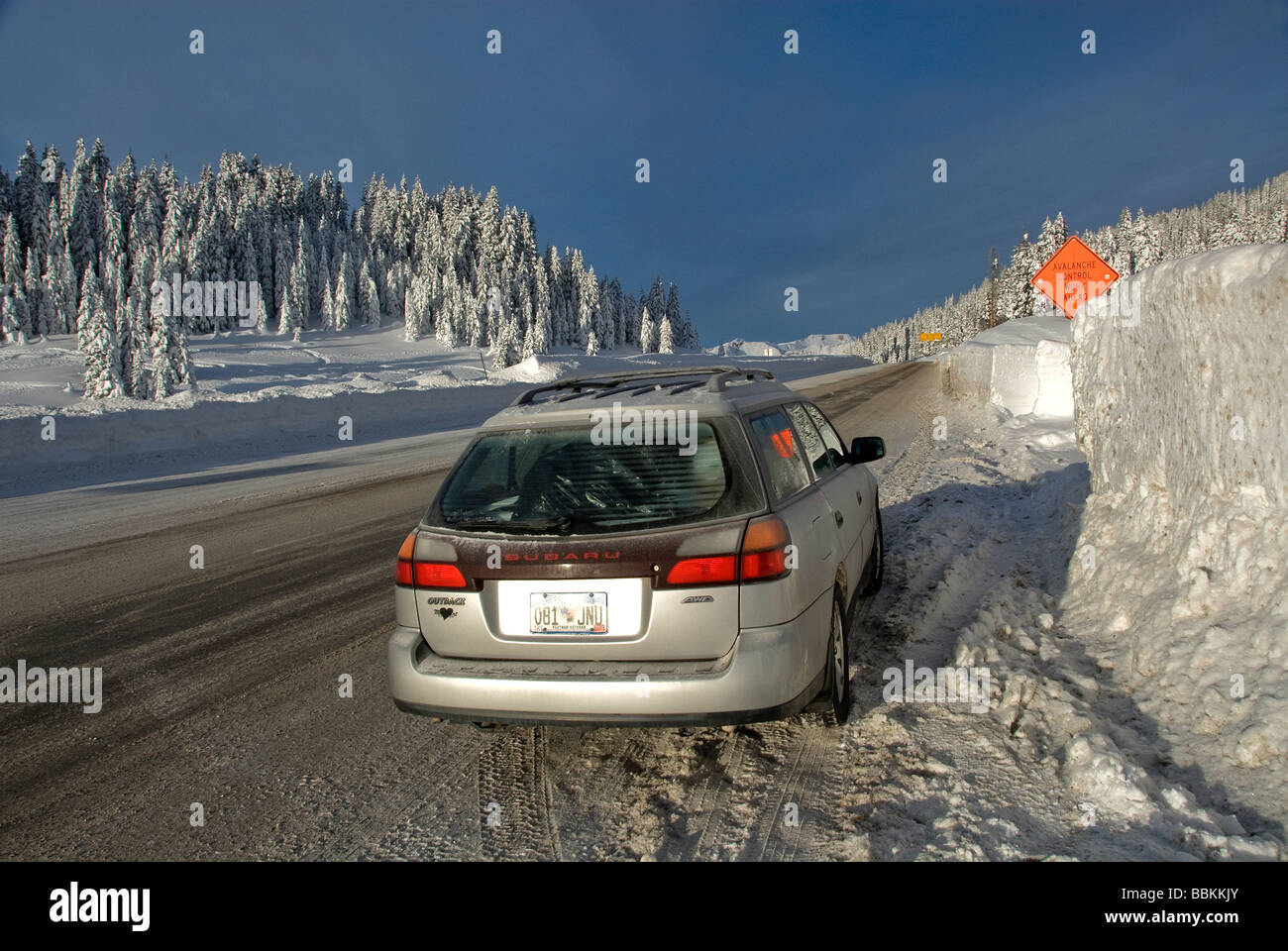 U S Highway 160 después de 101 pulgadas de nieve pase Wolf Creek Colorado EE.UU. Foto de stock