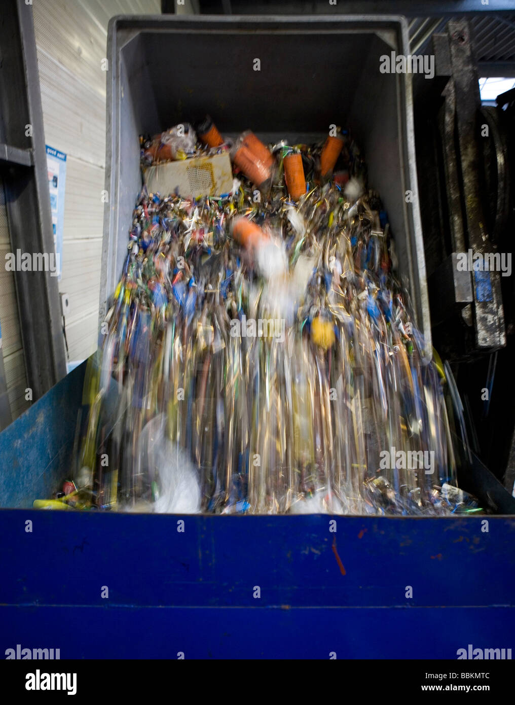 Reciclaje de pilas todos los municipios de los Países Bajos están obligadas  a proporcionar conocidos puntos de recogida de materiales peligrosos o  reciclables y todos los tipos de basura separada puede ser