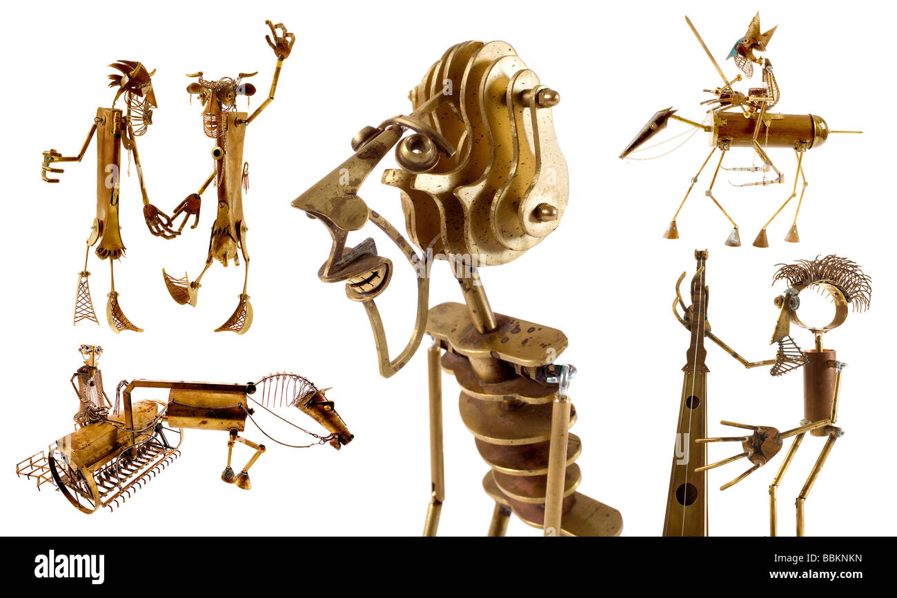 Marionetas fabricados manualmente con diferentes metales, caricaturas políticas, obras de arte, de mano de obra Foto de stock