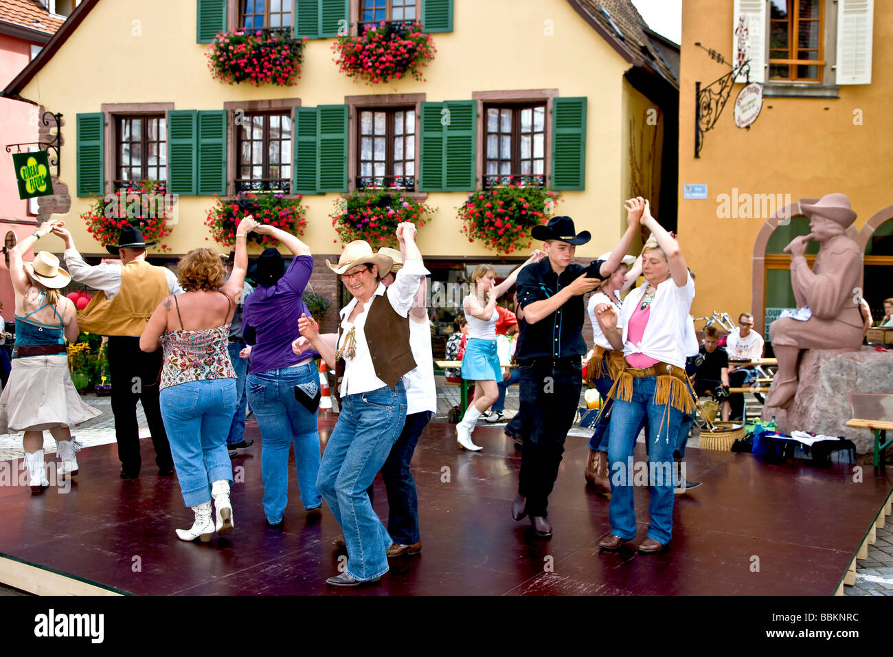 Alsace folklore fotografías e imágenes de alta resolución - Alamy