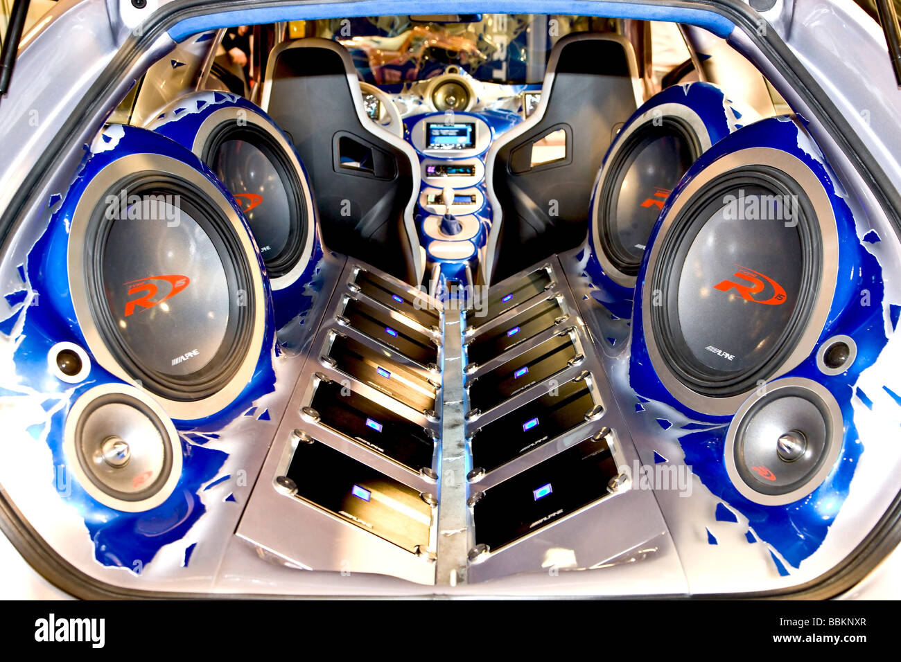 de sonido para autos fotografías e imágenes de alta resolución - Alamy