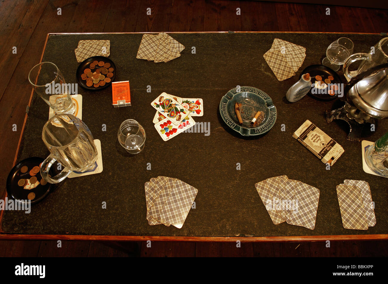 Mesa de juego en una posada en la Baja Franconia alrededor de 1960, el museo local, la Baja Franconia, Baviera, Alemania, Europa Foto de stock