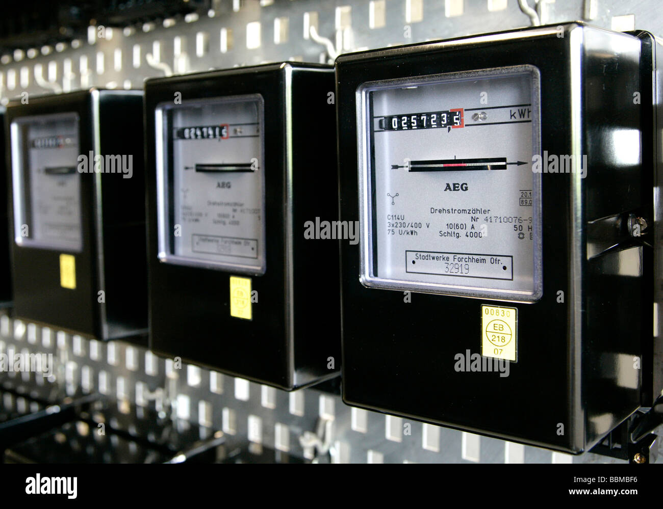 AEG de medidores de electricidad, Stadtwerke Forchheim, empresa de utilidad pública, Forchheim, Baviera, Alemania, Europa Foto de stock