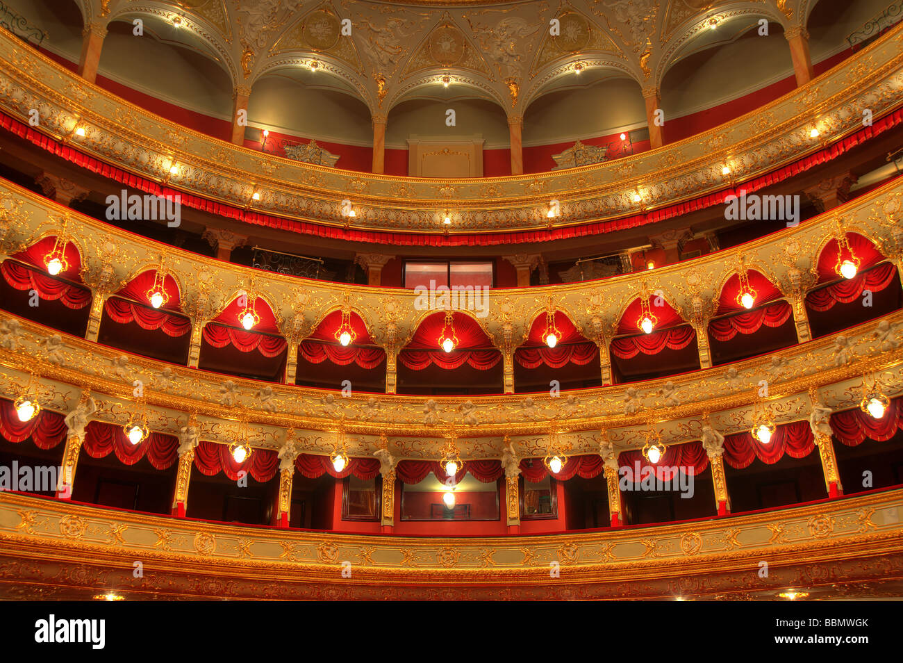 Auditorio Un interior del teatro de la opera de Odessa Ucrania Foto de stock