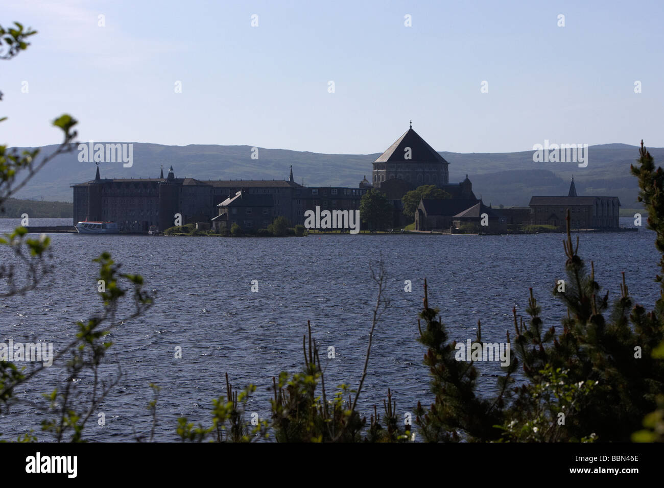 Isla de estación en Lough Derg sitio de peregrinaje Donegal, República de Irlanda, Europa Foto de stock