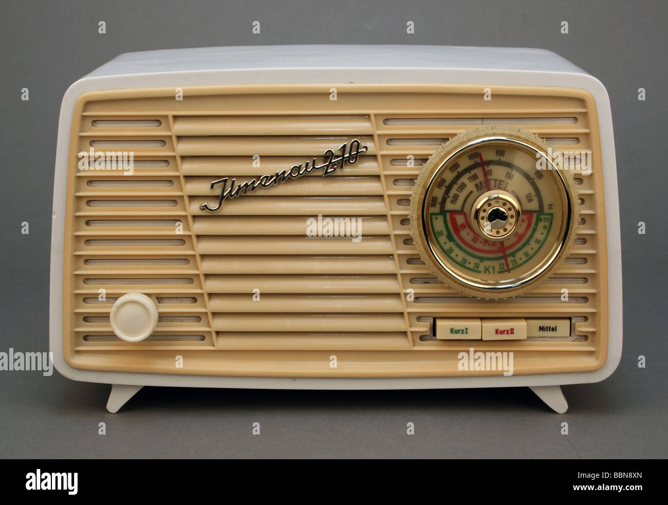 Emisión, radio, aparatos de radio, 'Kleinstsuper Ilmenau 210 - 64/72 W',  realizado por el VEB Stern-Radio Sonneberg, RDA, 1959 Fotografía de stock -  Alamy