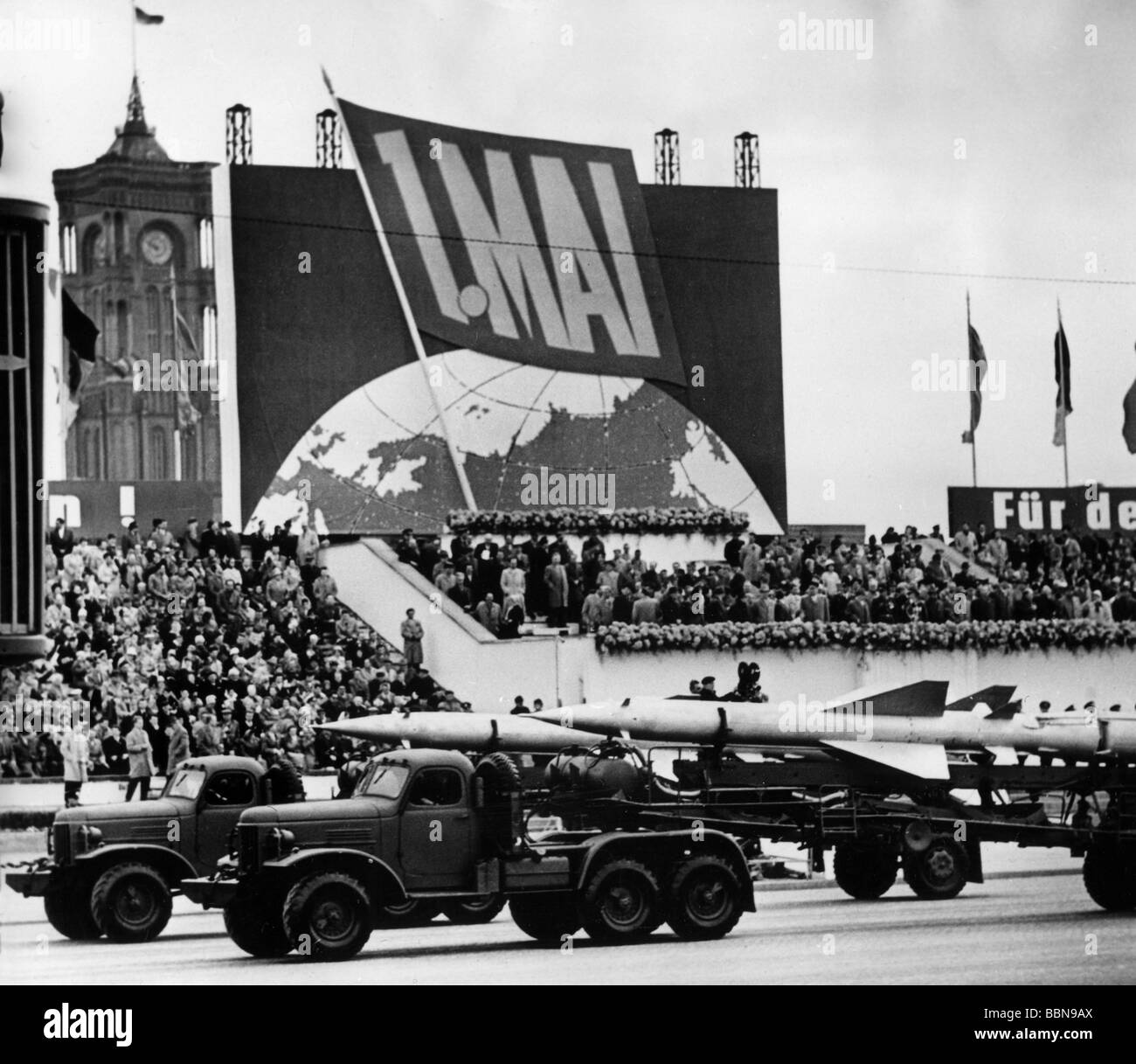 Militar, Alemania del este, Fuerzas aéreas/Defensa Aérea, misiles antiaéreos S-75 'dvina', desfile del 1 de mayo, Berlín del este, 1.5.1962, , Foto de stock