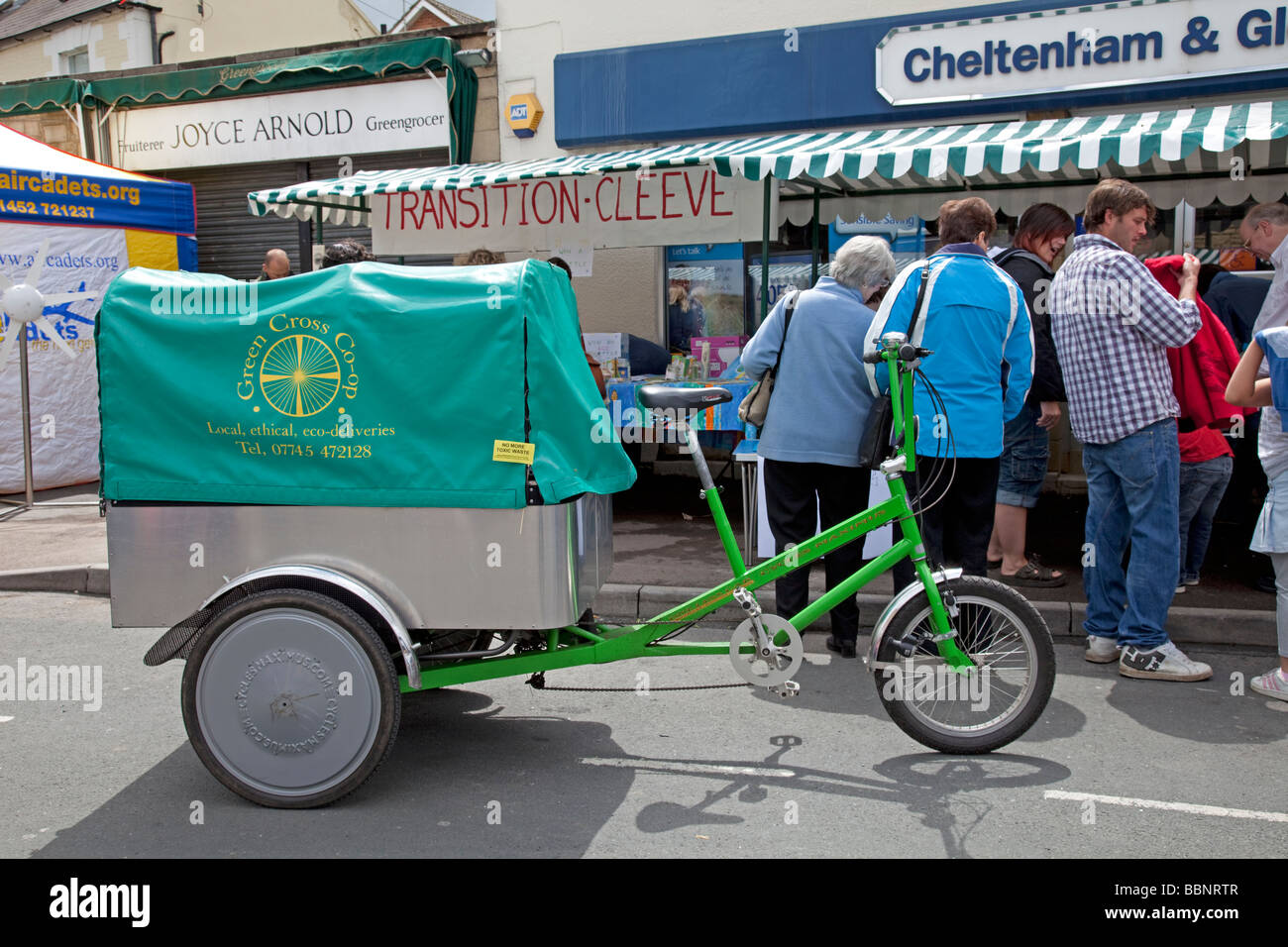 Green Cross Coop entrega trike triciclo estacionado por la transición  Cleeve Obispos Cleeve feria callejera de calado de junio de 2009 REINO  UNIDO Fotografía de stock - Alamy