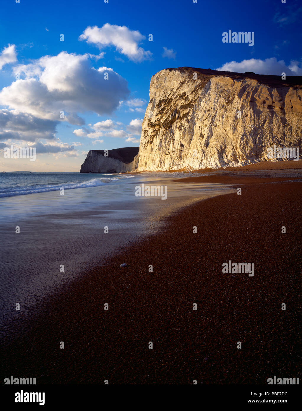 Los acantilados de Bats Head y Swyre Head por Durdle Door en la Costa Jurásica Dorset, West Lulworth, Dorset, Inglaterra Foto de stock