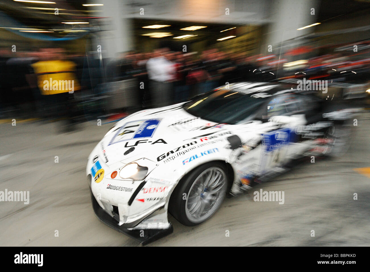 24 horas de carrera en Nurburgring Race Track, el Lexus de Gazoo Racing Team con 'Morizo', J - Japón Quirós, Javier CR - Cos Foto de stock