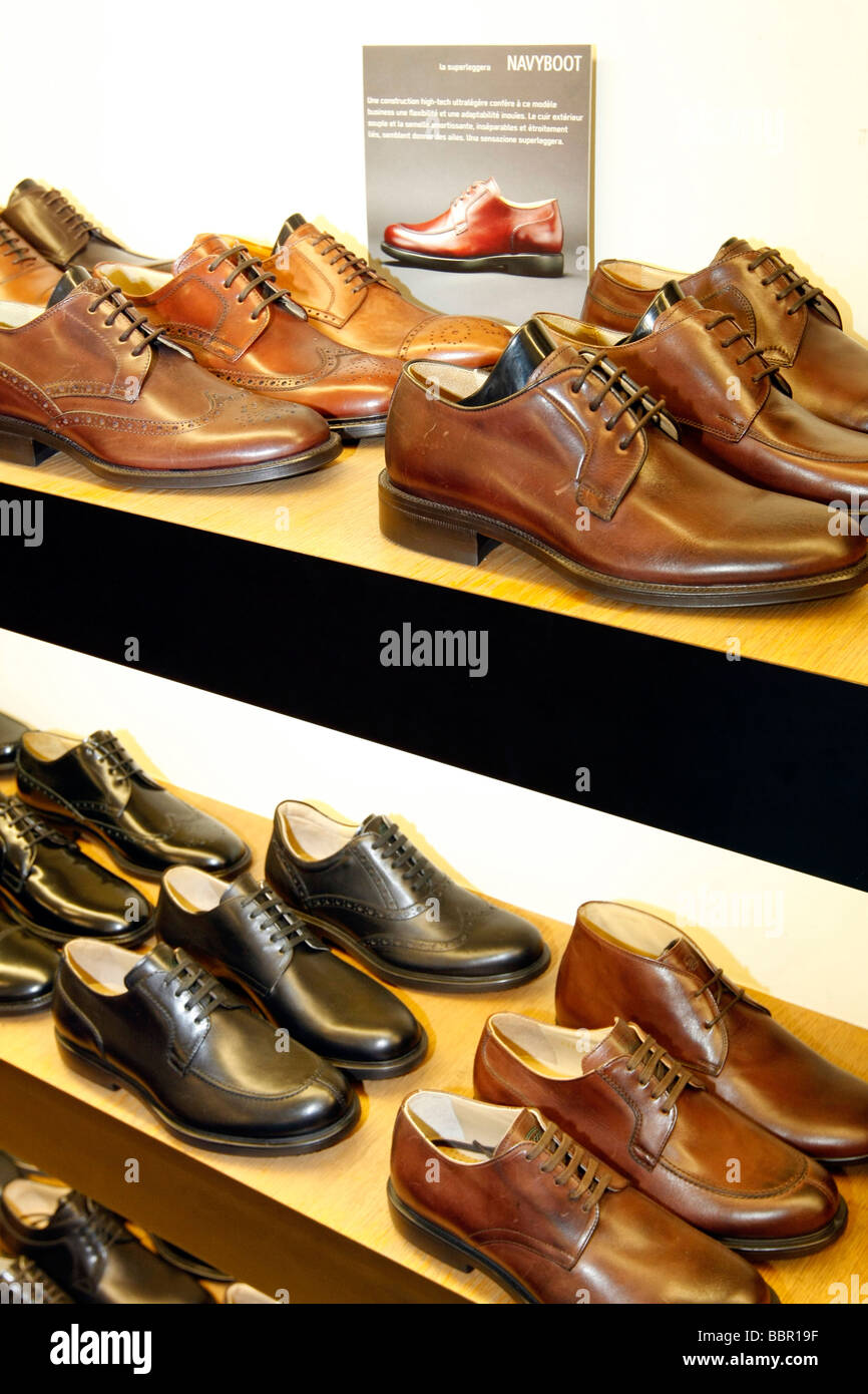 Tienda que vende zapatos, 'NAVYBOOT Suizo", Ginebra, Suiza Fotografía de  stock - Alamy