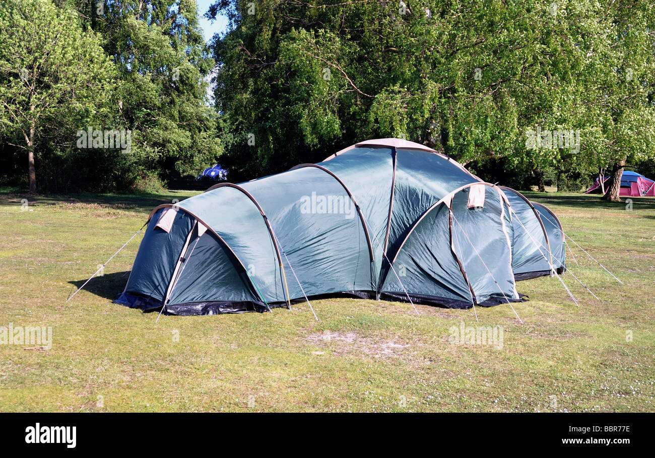 Carpa Azul Fotos E Imagenes De Stock Alamy