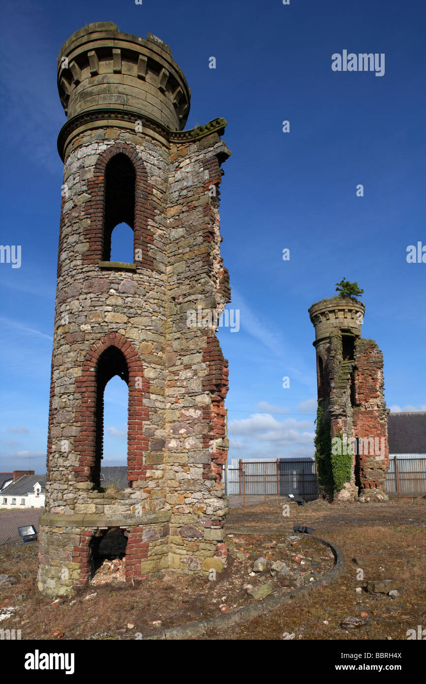 Los restos de las dos torres del castillo ONeills hannyngton knox house en Dungannon castlehill County Tyrone (Irlanda del Norte reino unido Foto de stock