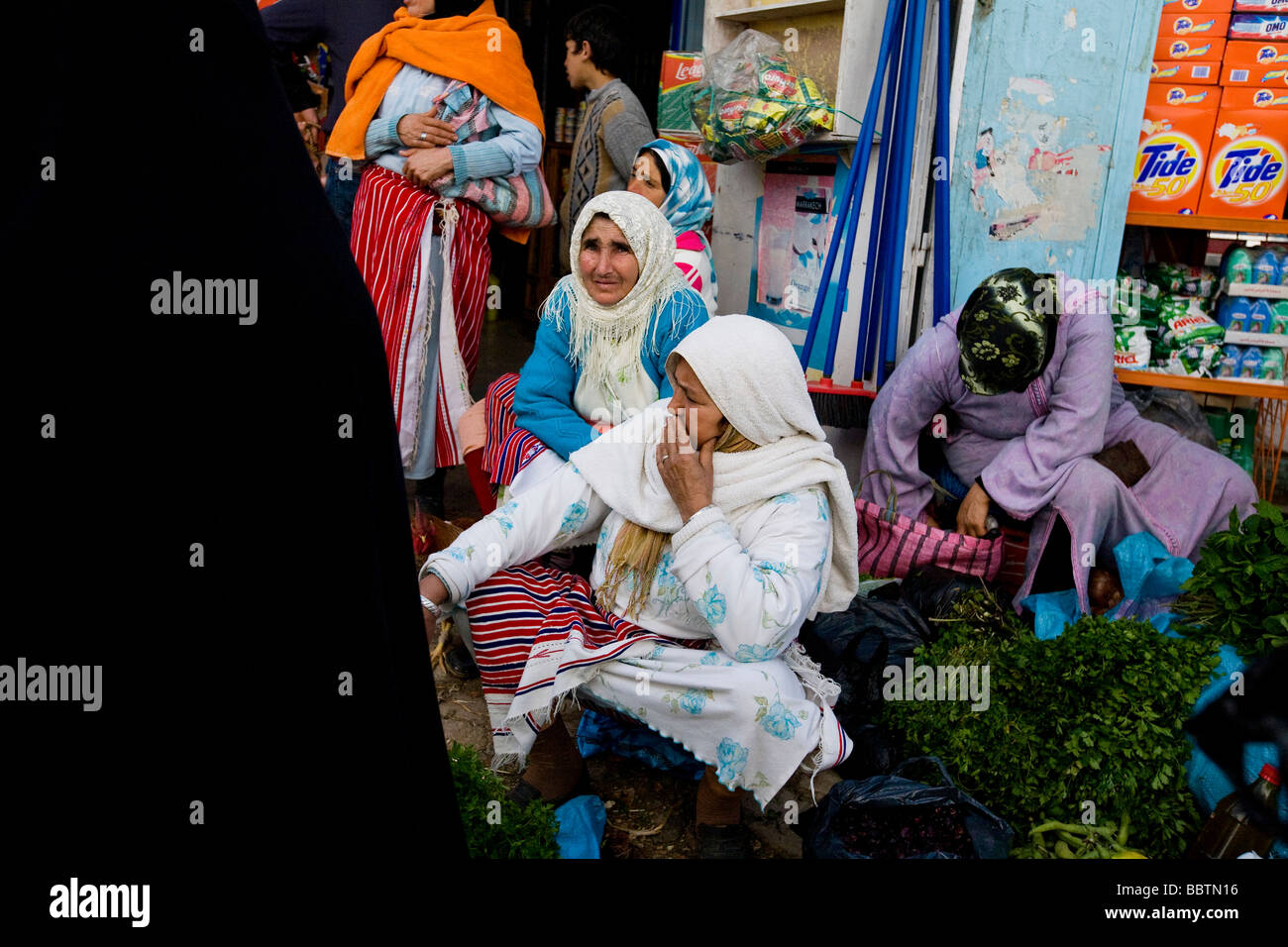 Mercado en la Medina de Chefchaouen, Marruecos Foto de stock