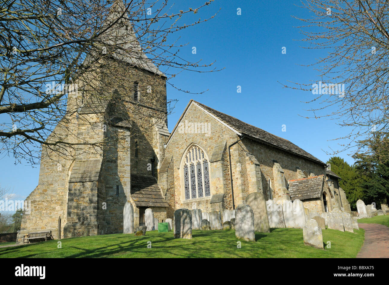 San Pedro y san Pablo, la iglesia parroquial, Edenbridge, Kent, UK Foto de stock