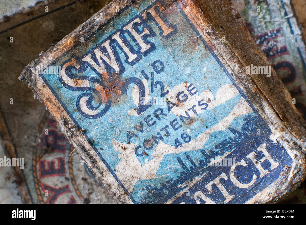 Paquete antiguo de Swift, fósforos, dejado atrás durante los decenios de 1950 y 1960 Foto de stock
