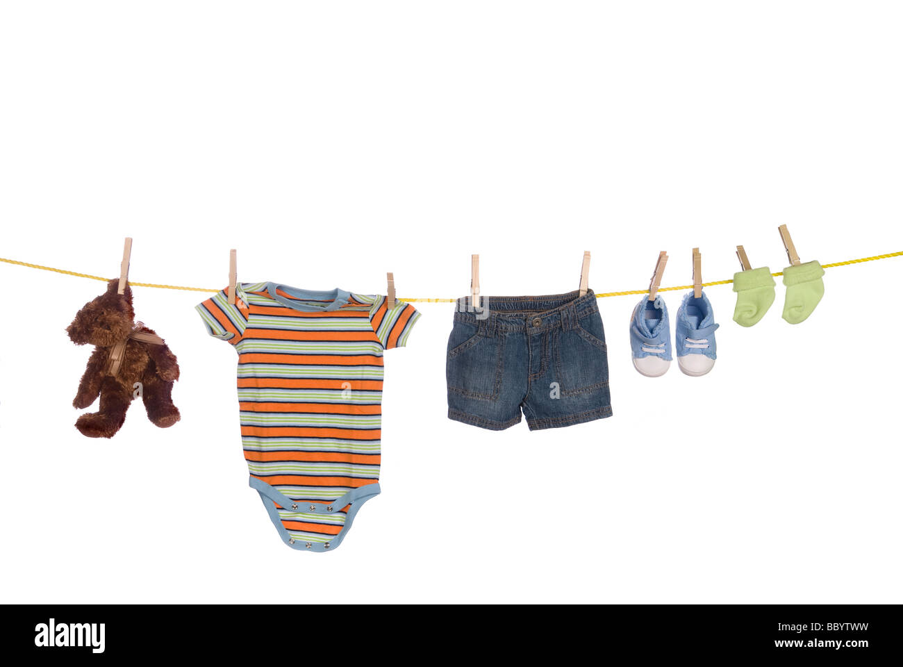 Utiliza un tendedero para secar ropa infantil Fotografía de stock - Alamy