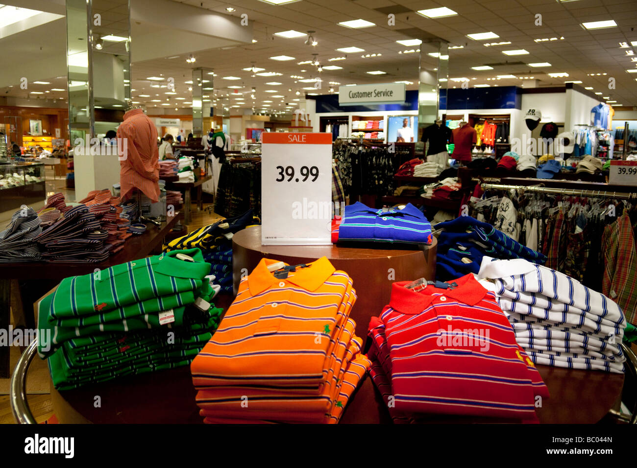 Visualización de camisas Polo, Macy's, Montgomerville mall, Pennsylvania,  EE.UU Fotografía de stock - Alamy