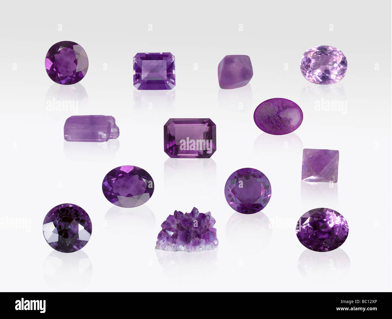 Piedras preciosas violetas fotografías e imágenes de alta resolución - Alamy