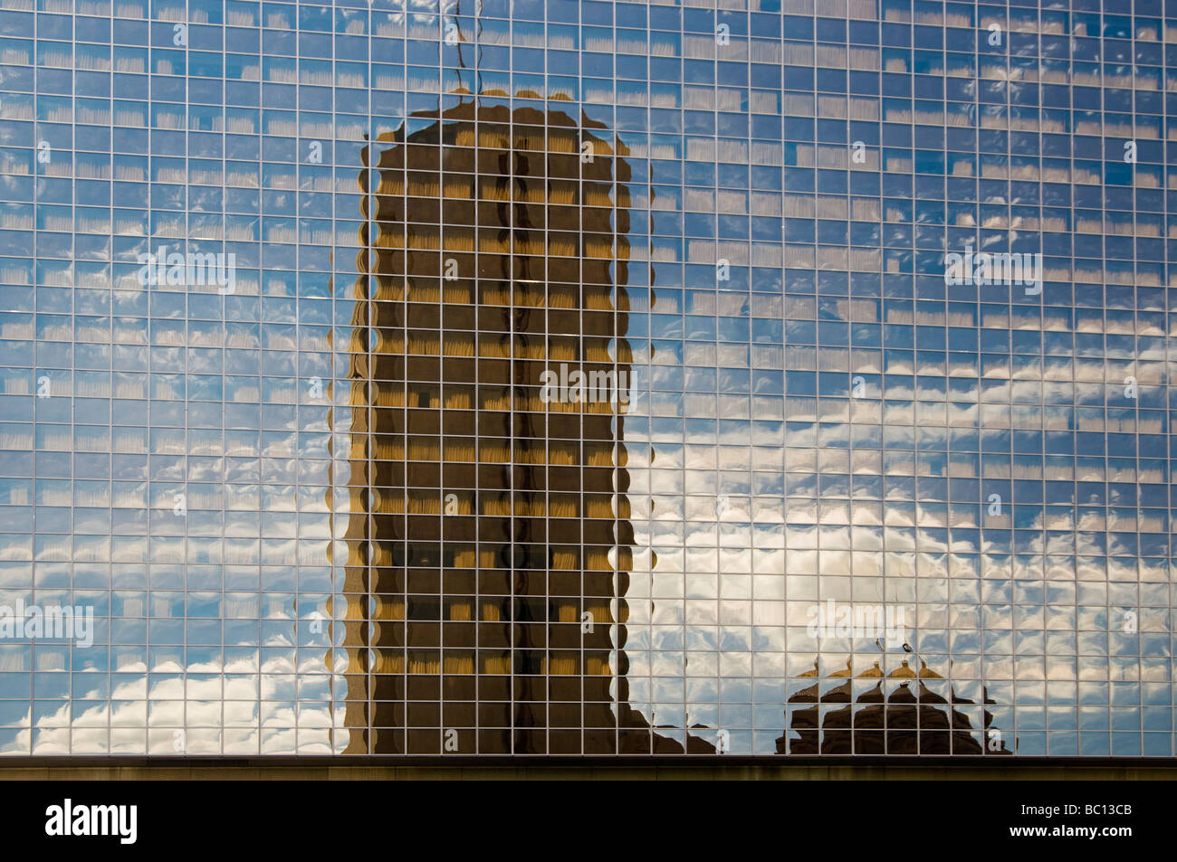 Columbus, Ohio, EEUU, High st., Hyatt Regency Hotel, con sede nacional reflejado Foto de stock