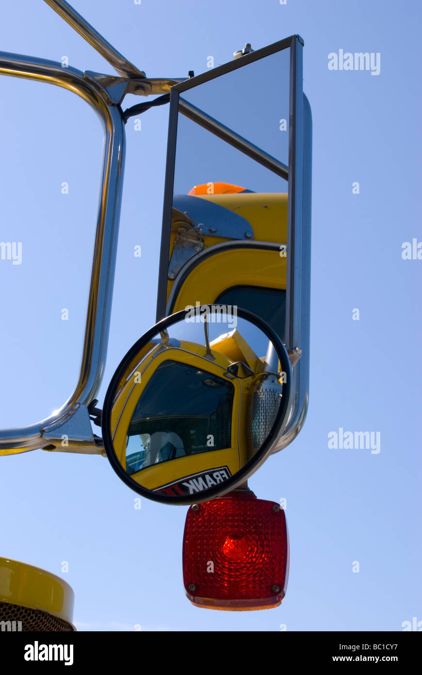 Espejos de camión fotografías e imágenes de alta resolución - Alamy