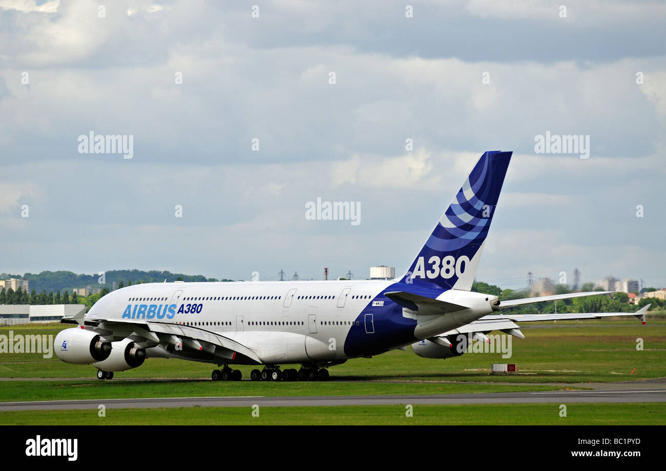 Avión Airbus A380 de pasajeros en avión Air Show Paris Le Bourget. Foto de stock