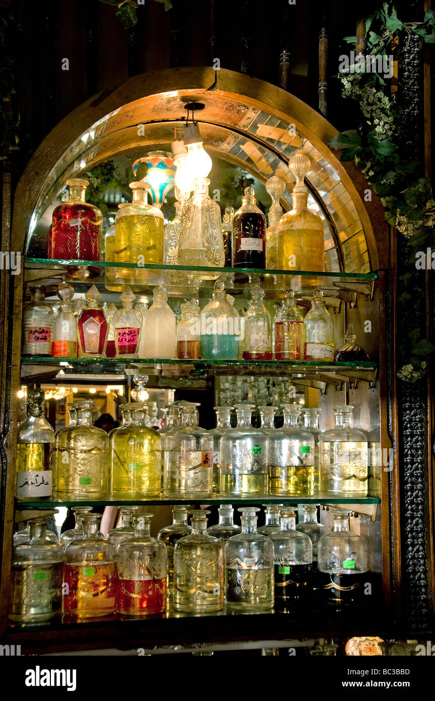 Khan el Khalili El Cairo Egipto Bazar frasco de perfume Foto de stock
