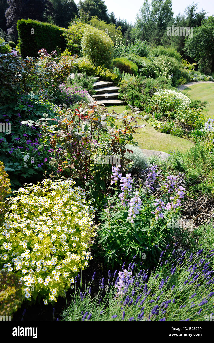 Jardín inglés paisajístico en Somerset, Reino Unido Foto de stock