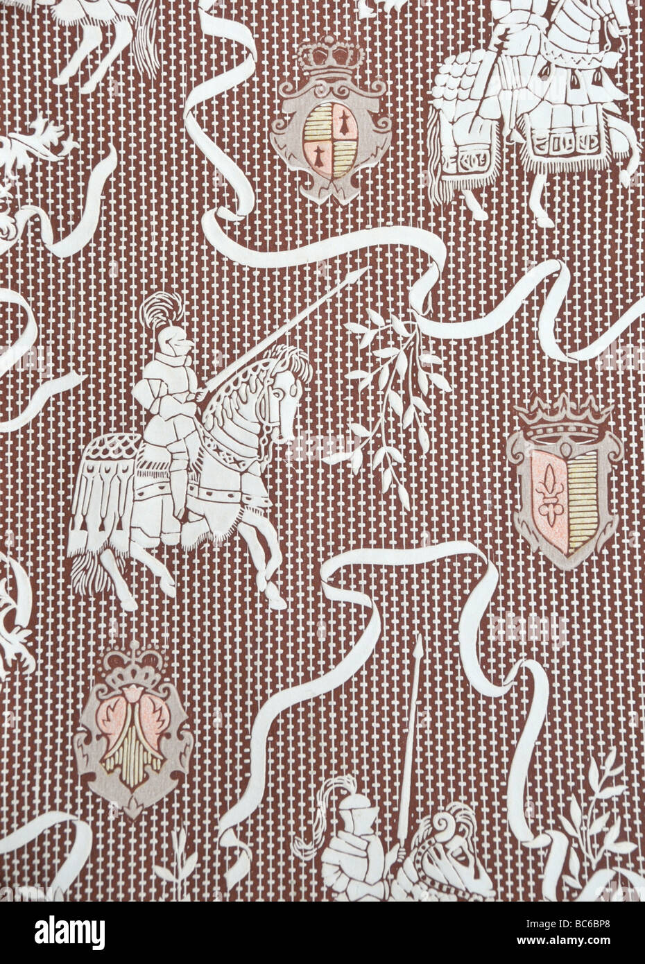 1950 Diseño de papel tapiz de caballeros a caballo, Foto de stock