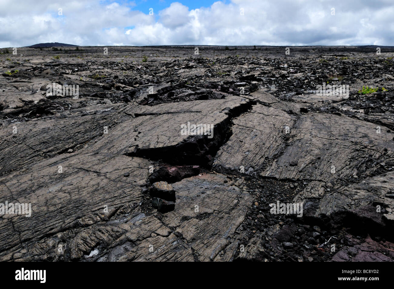 La corteza rota de la roca de la lava, Parque Nacional de Los Volcanes de Hawaii, Hawaii, USA. Foto de stock