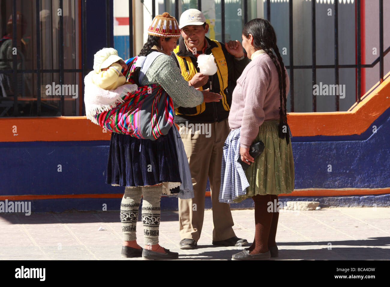 Gente_ boliviana fotografías e imágenes de alta resolución - Alamy