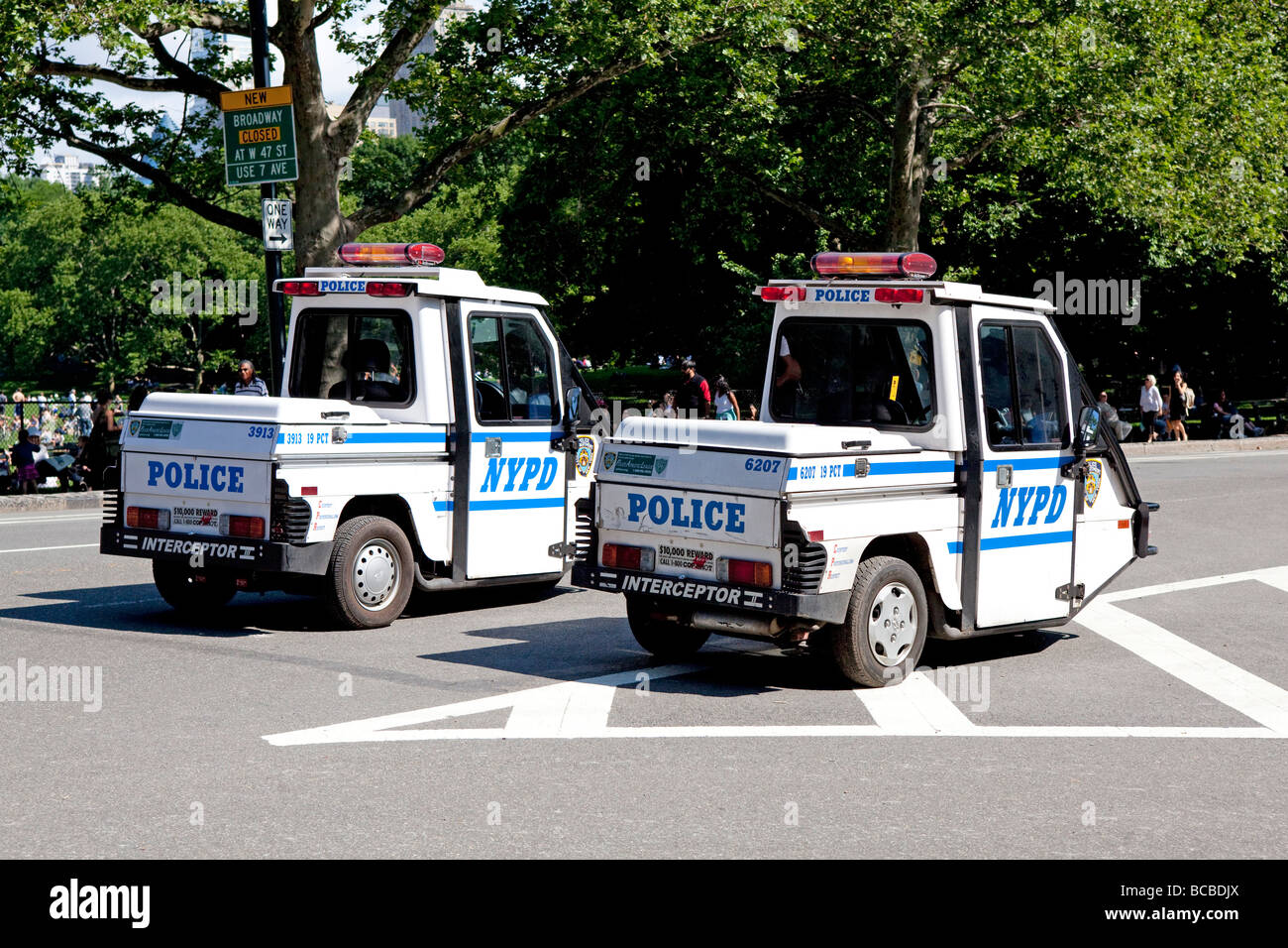 Los vehículos de la policía en el Central Park de Nueva York Foto de stock