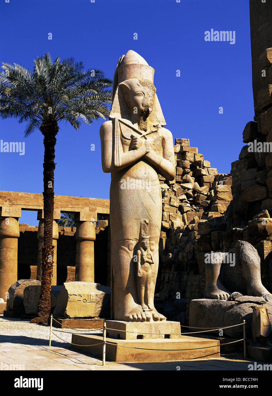 Ramsés II Estatua Karnak Luxor Egipto Foto de stock